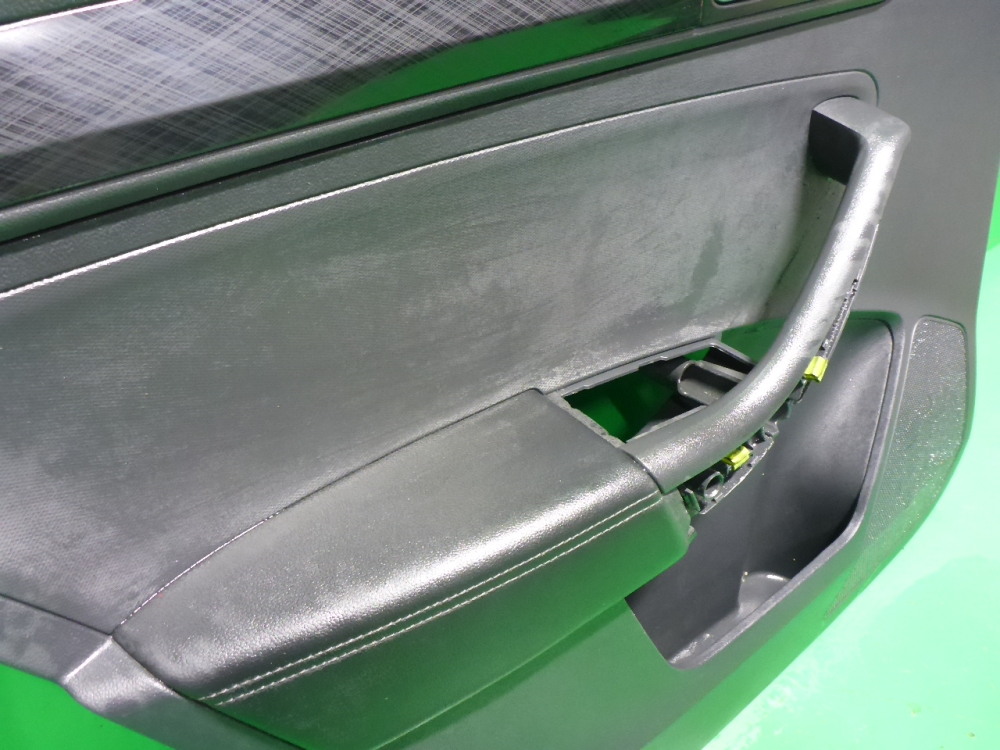 Обшивка двери задней левой