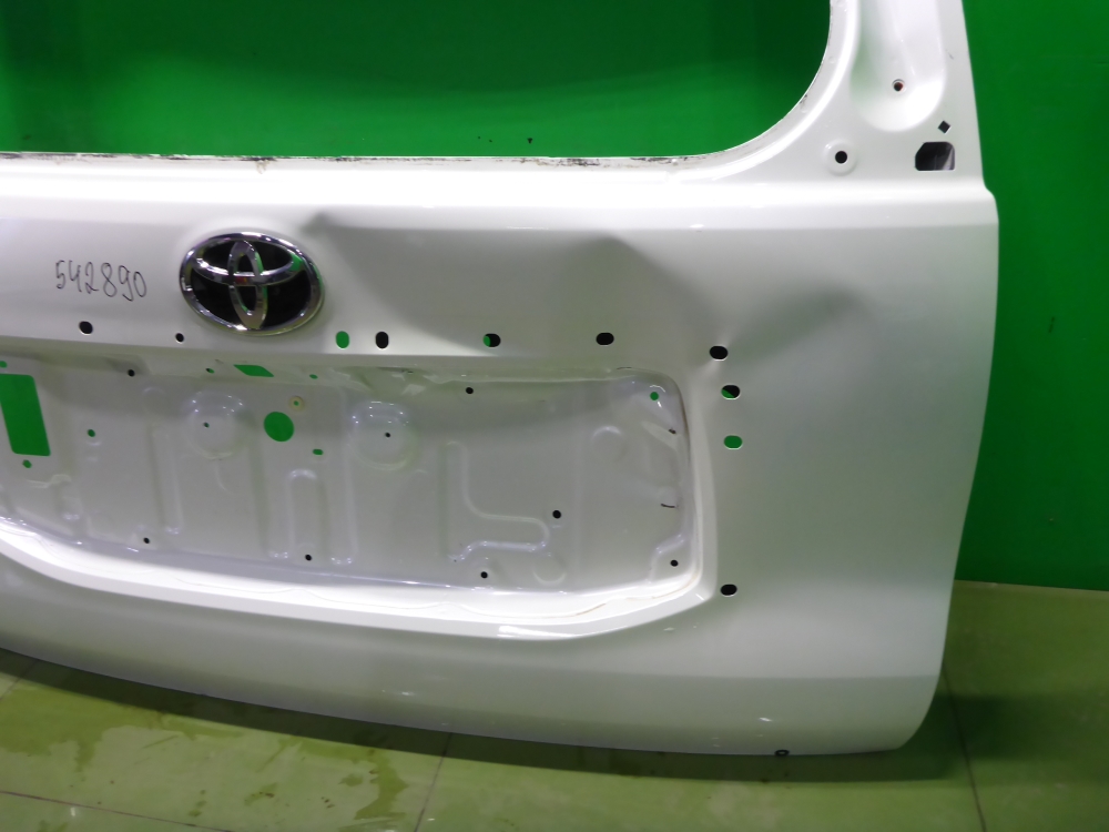 Дверь багажника