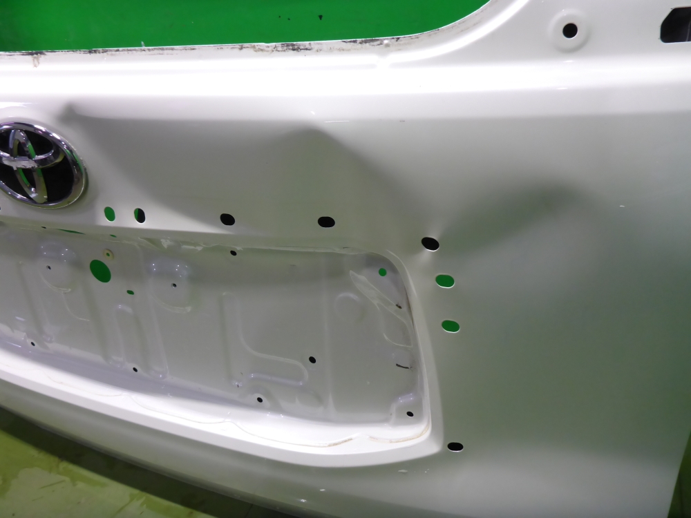 Дверь багажника