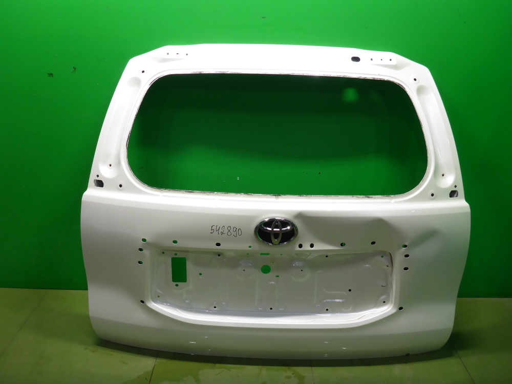 Дверь багажника