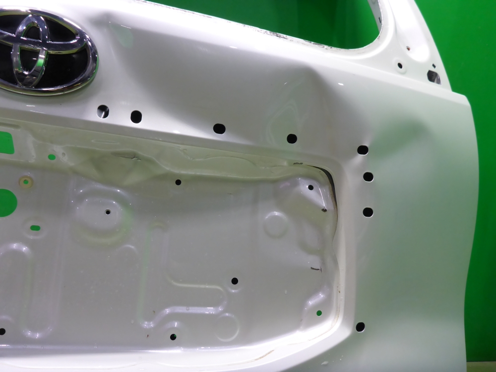 Дверь багажника