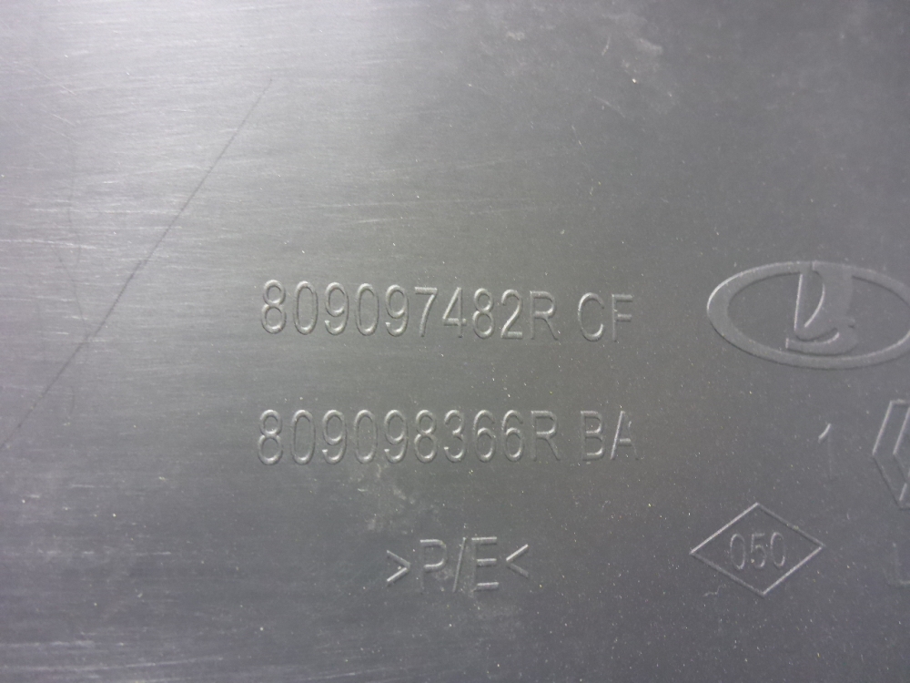 Обшивка двери передней левой