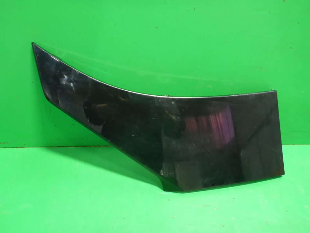 Накладка переднего крыла правого
