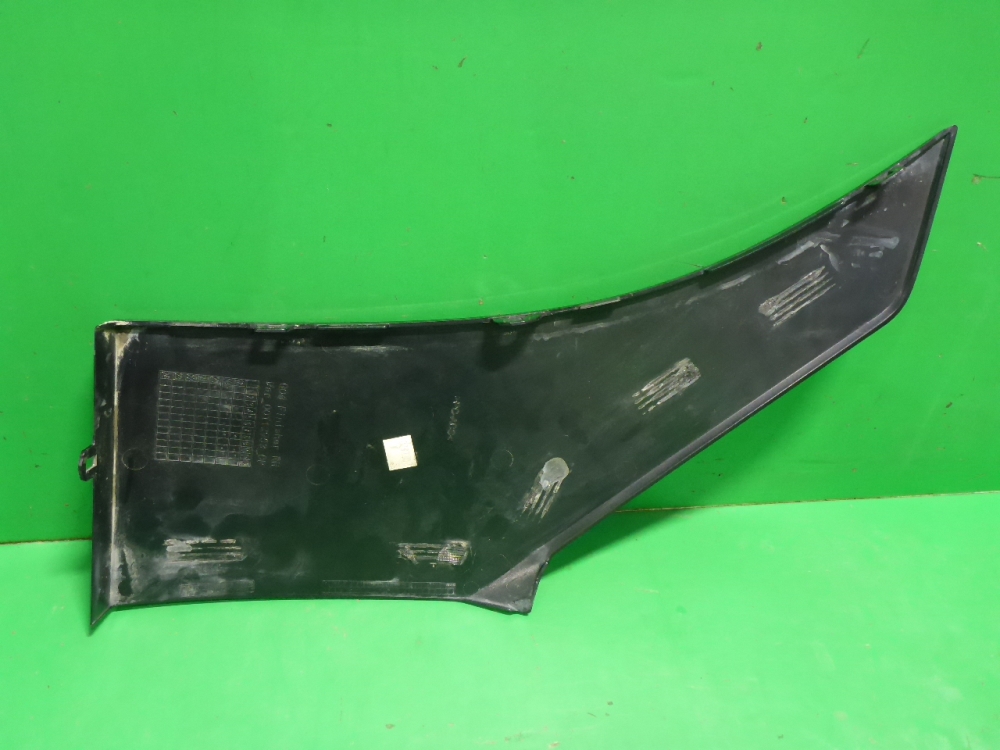 Накладка переднего крыла правого