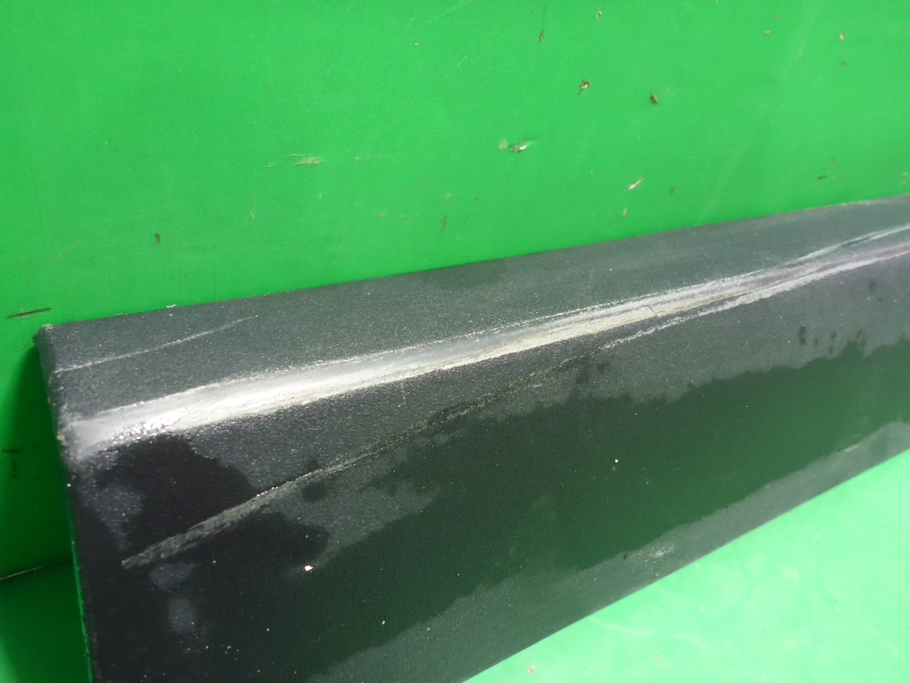 Накладка двери передней правой