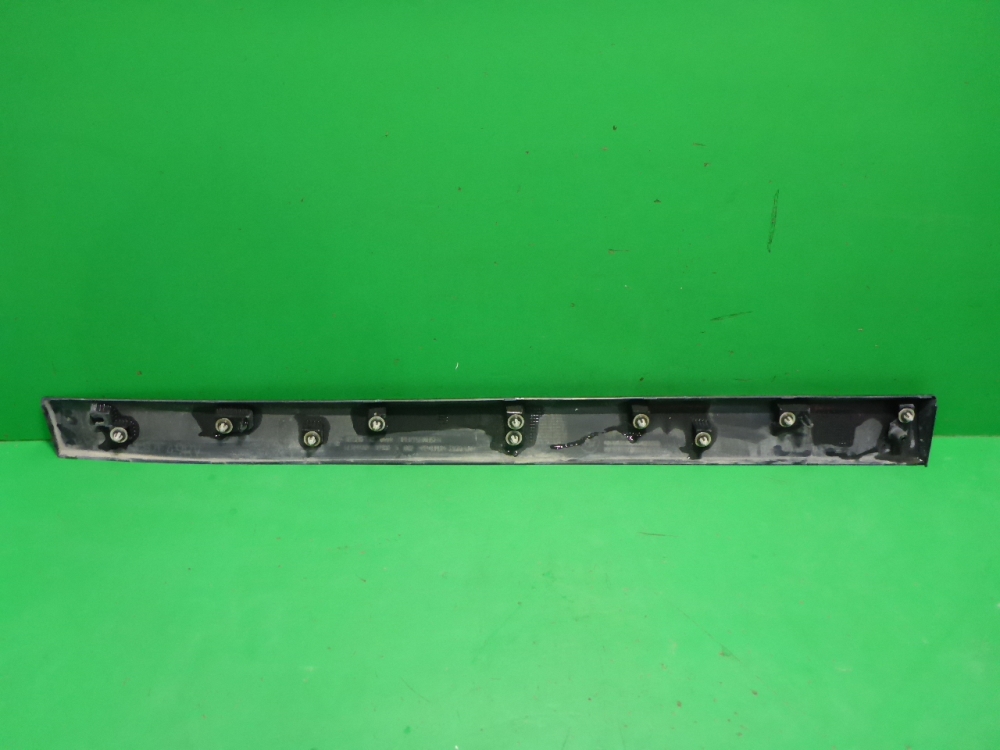 Накладка двери передней правой