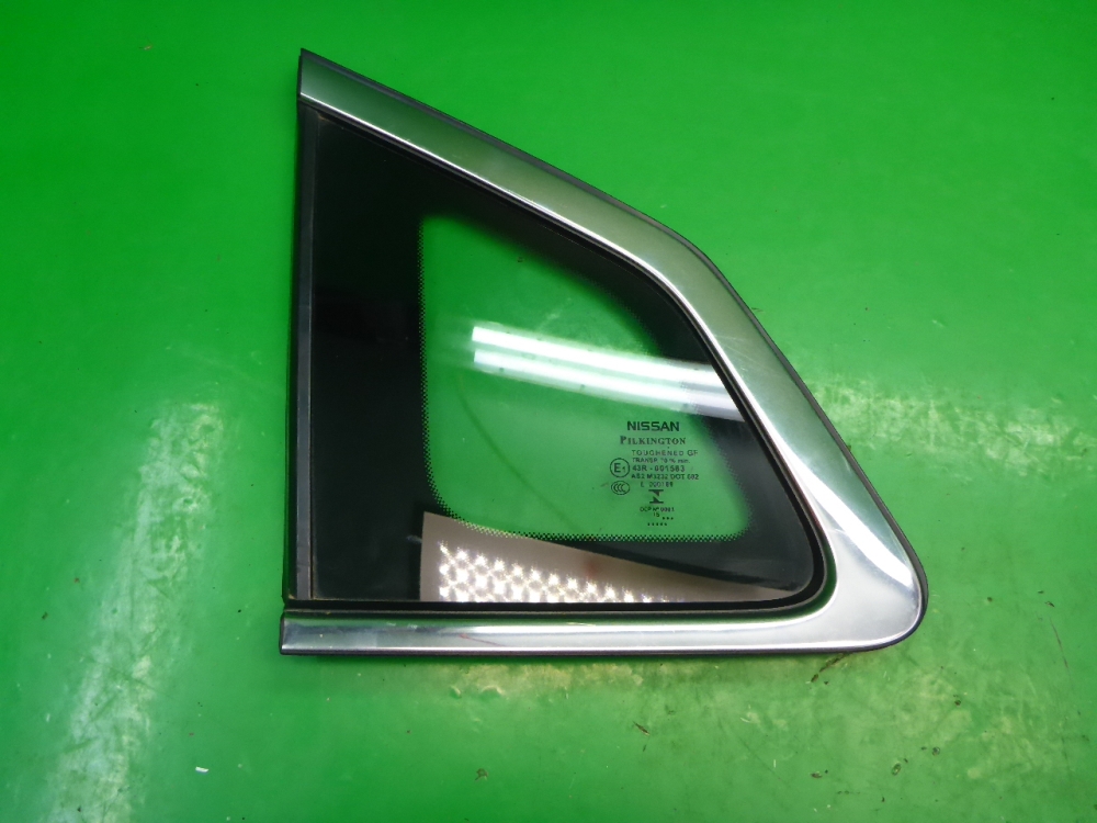 Стекло кузовное глухое левое