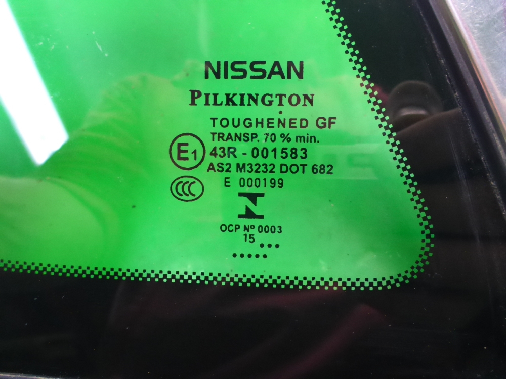 Стекло кузовное глухое левое