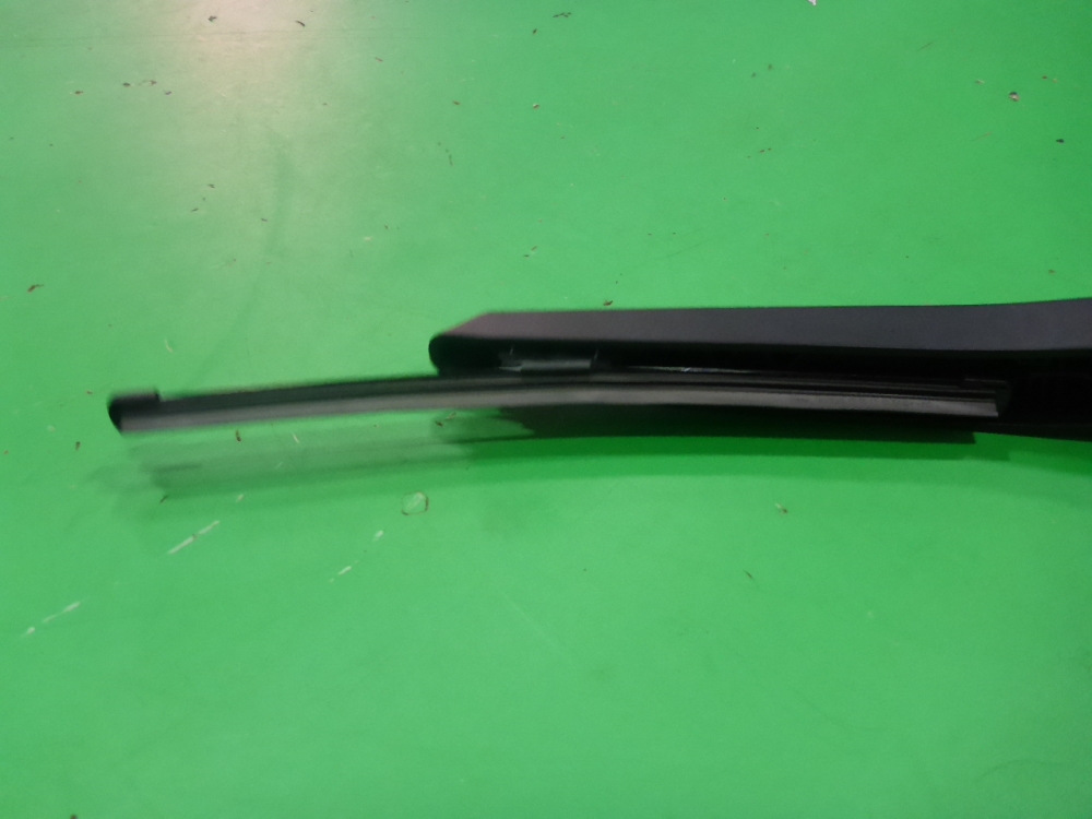 Поводок стеклоочистителя заднего