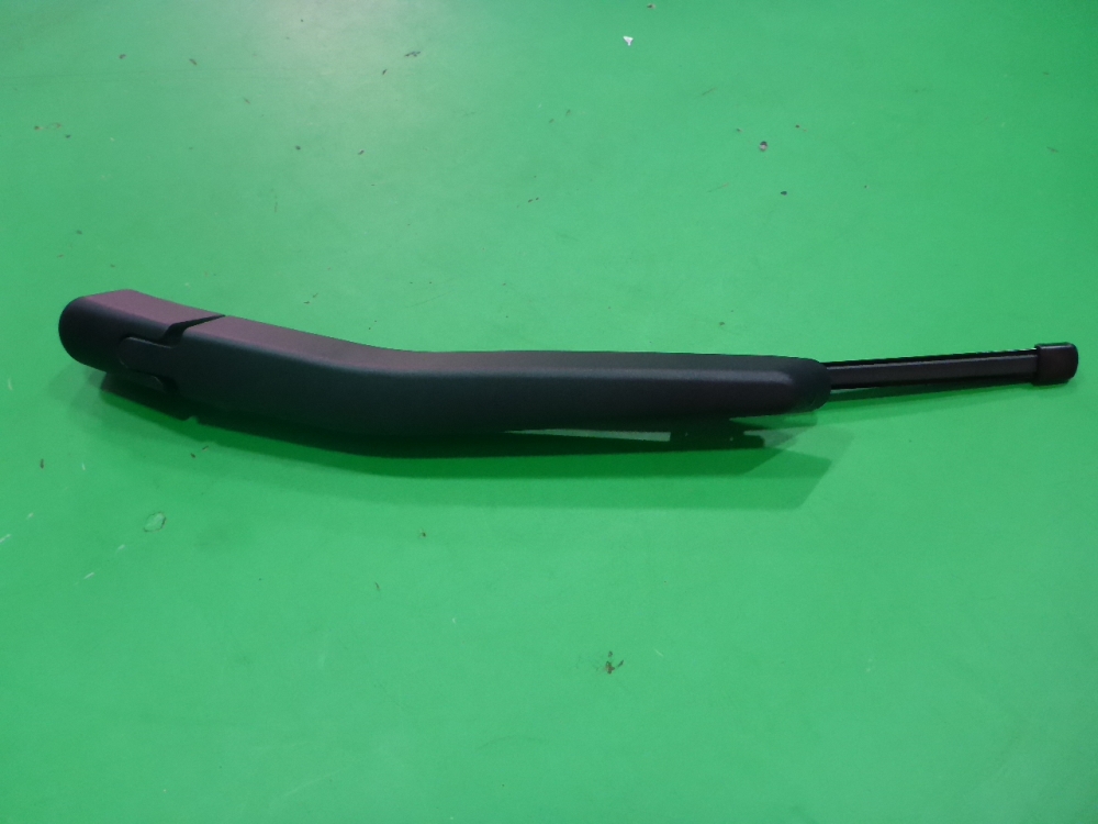 Поводок стеклоочистителя заднего