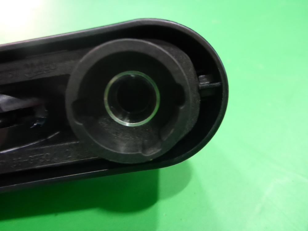 Поводок стеклоочистителя заднего