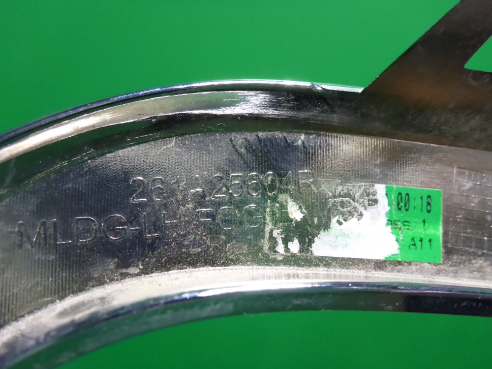 Рамка противотуманной фары правой