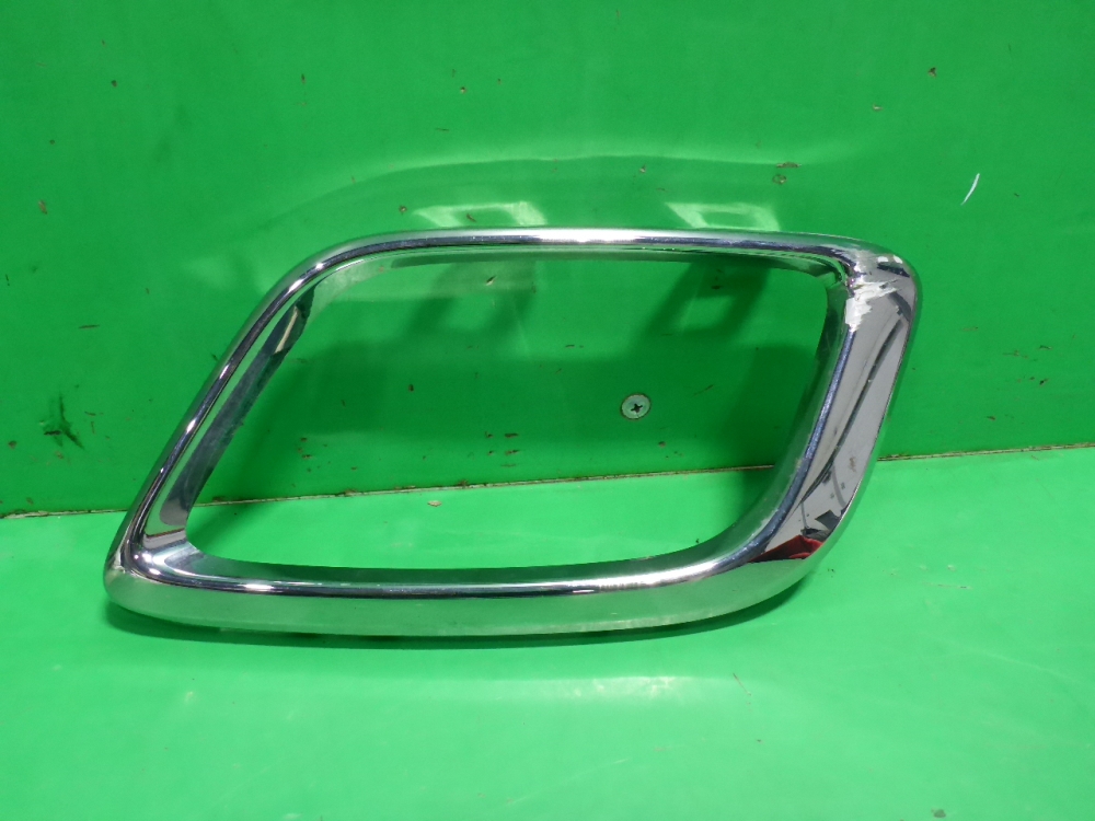 Рамка противотуманной фары правой