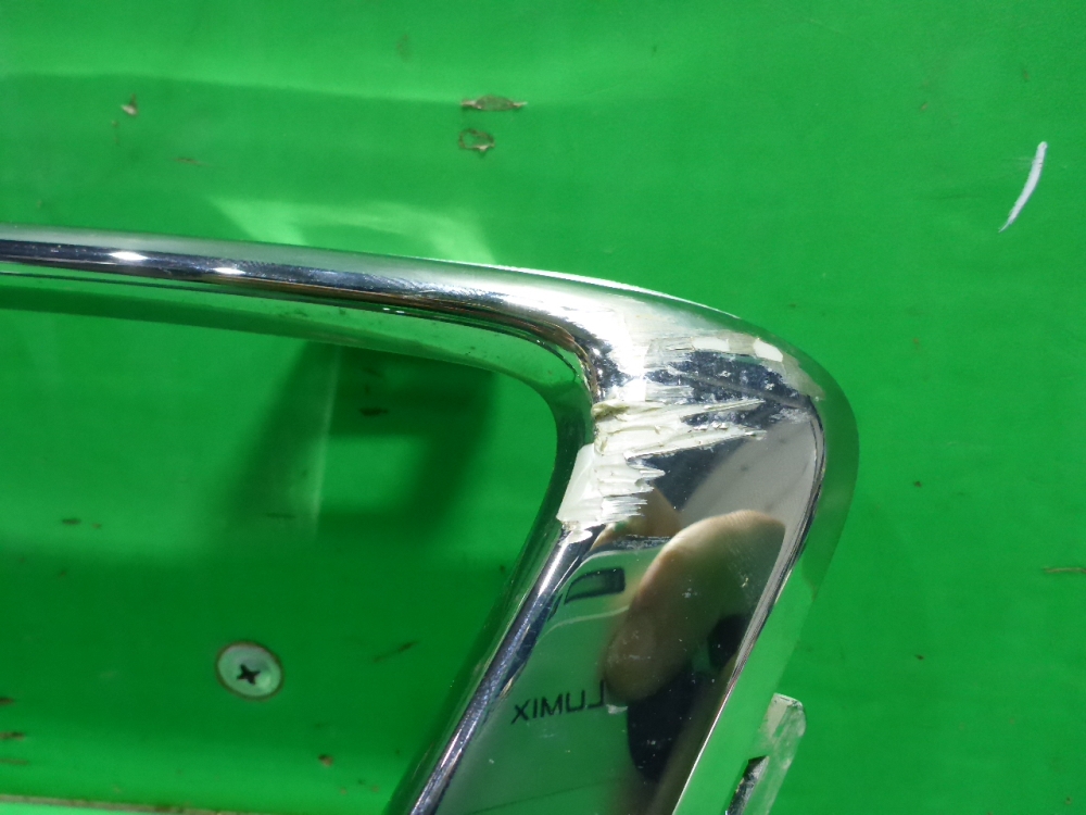 Рамка противотуманной фары правой