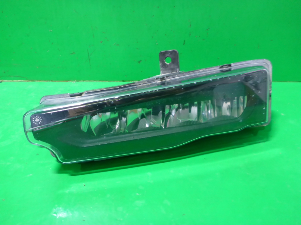 Фара противотуманная левая