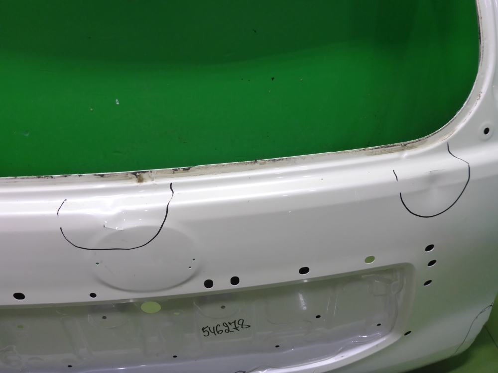 Дверь багажника