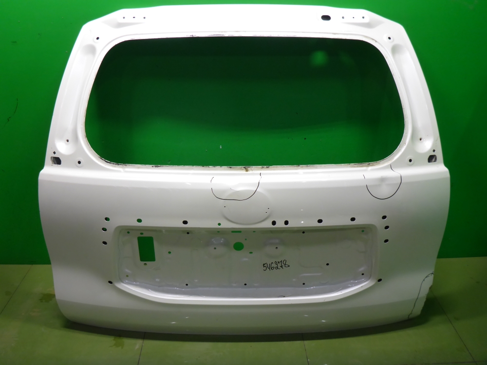 Дверь багажника