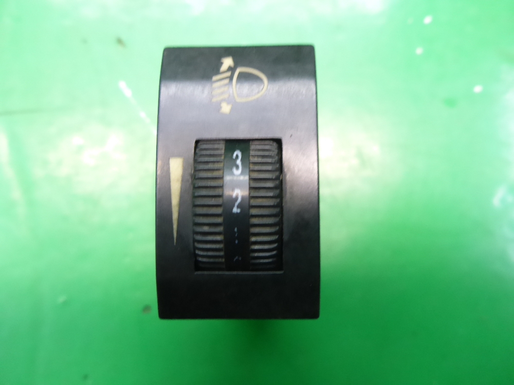 Кнопка корректора фар