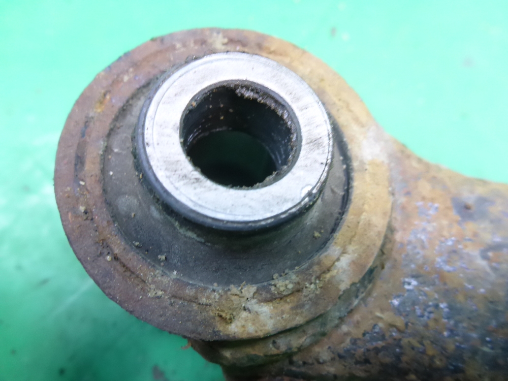 Тяга задняя поперечная