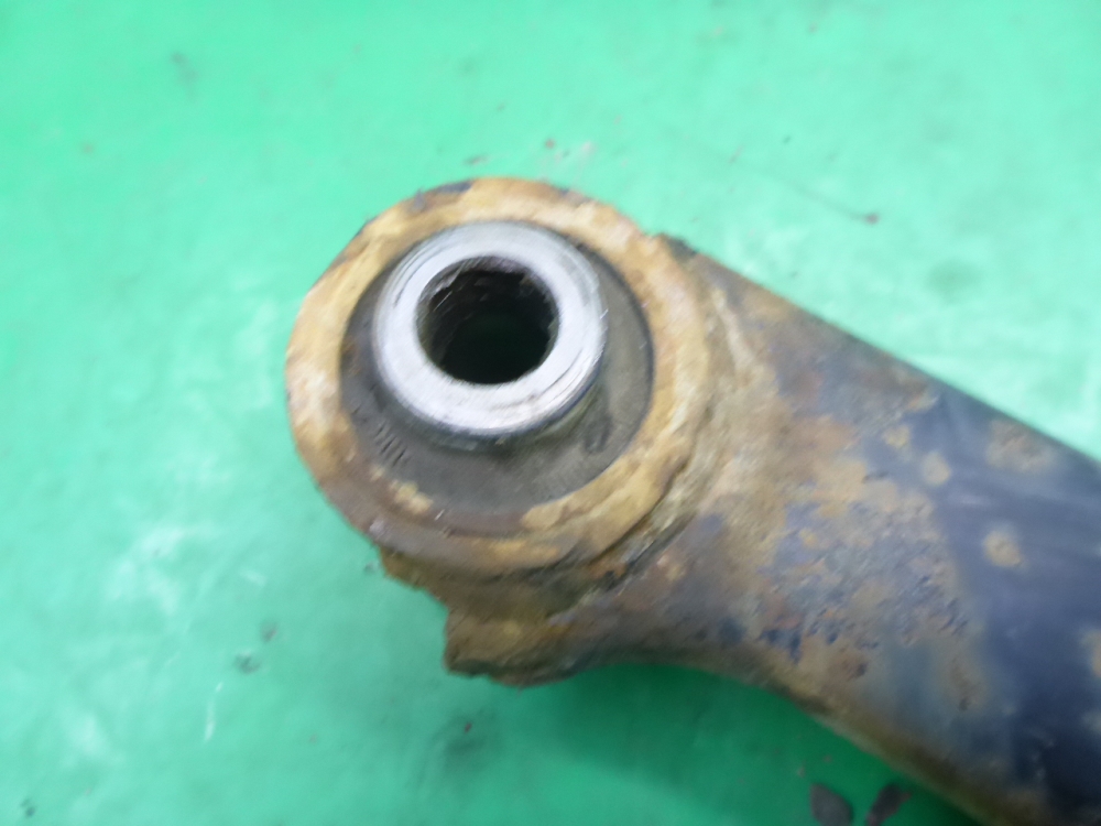 Тяга задняя поперечная