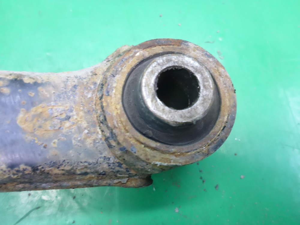 Тяга задняя поперечная