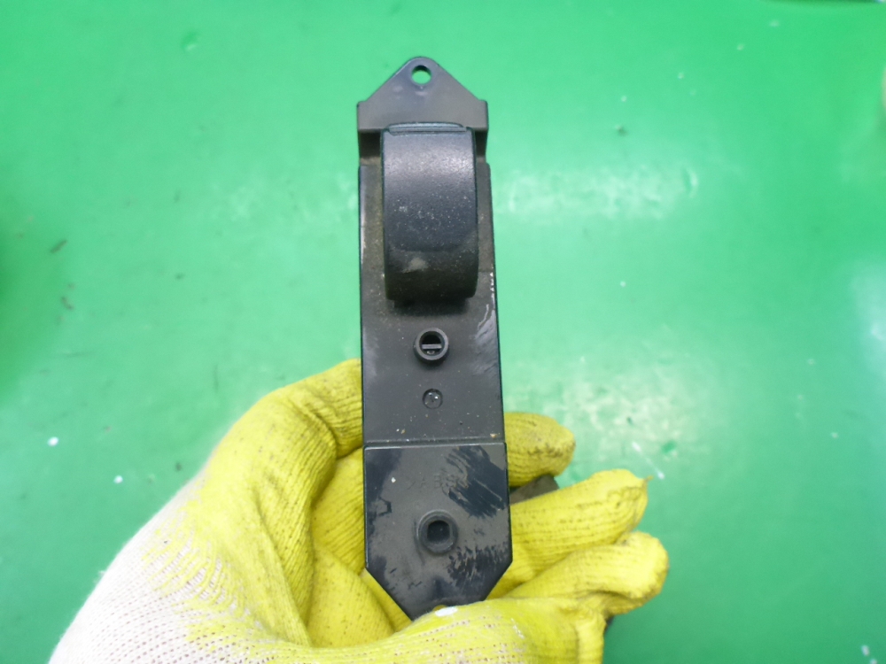 Кнопка стеклоподъемника