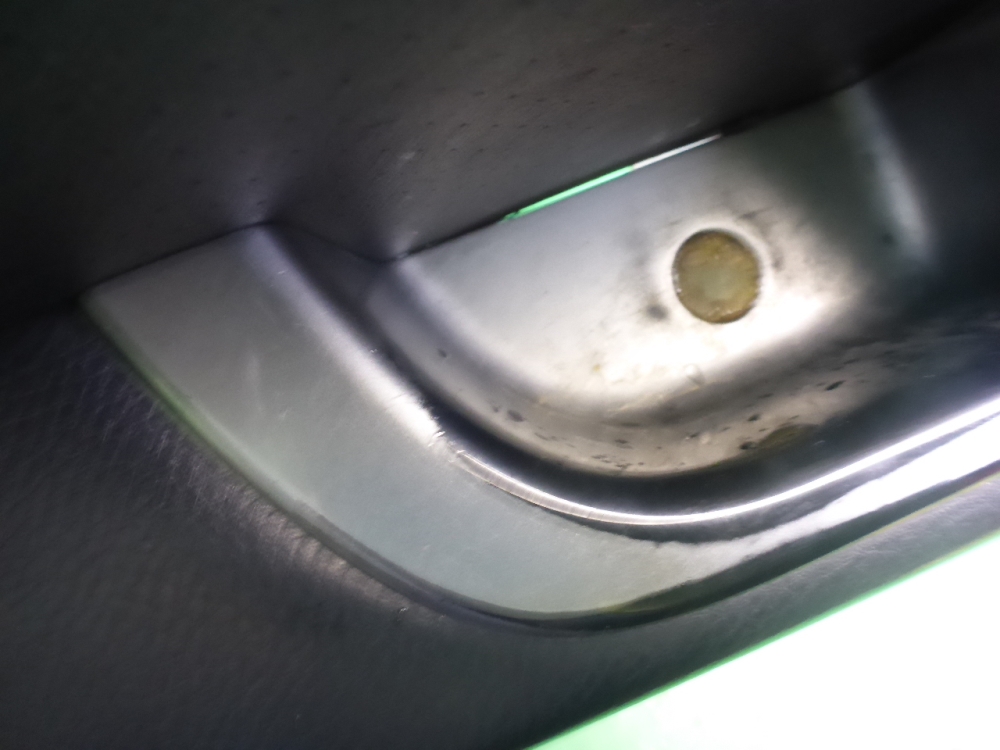 Обшивка двери передней левой