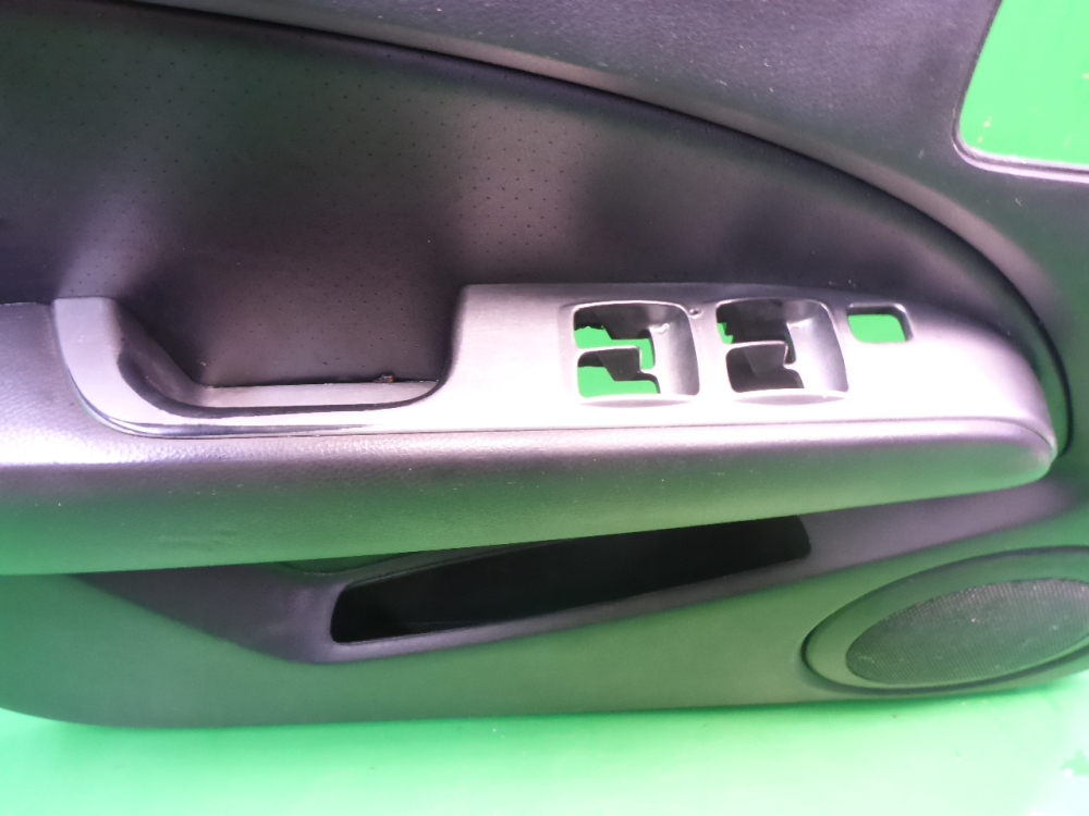 Обшивка двери передней левой