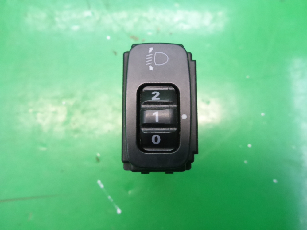 Кнопка корректора фар