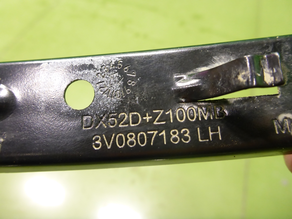 Кронштейн переднего бампера левый