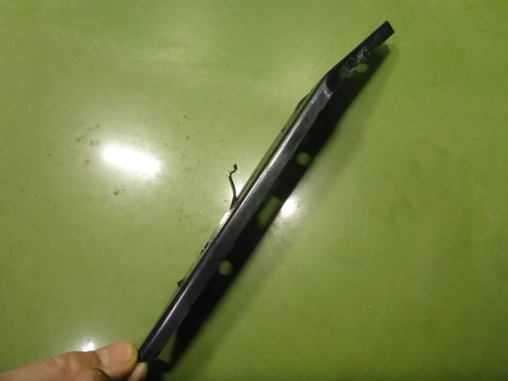 Кронштейн переднего бампера левый