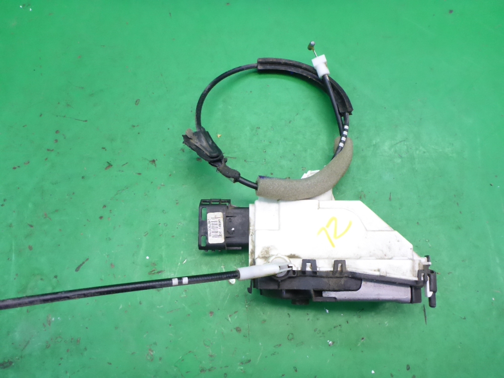 Замок двери задней левой