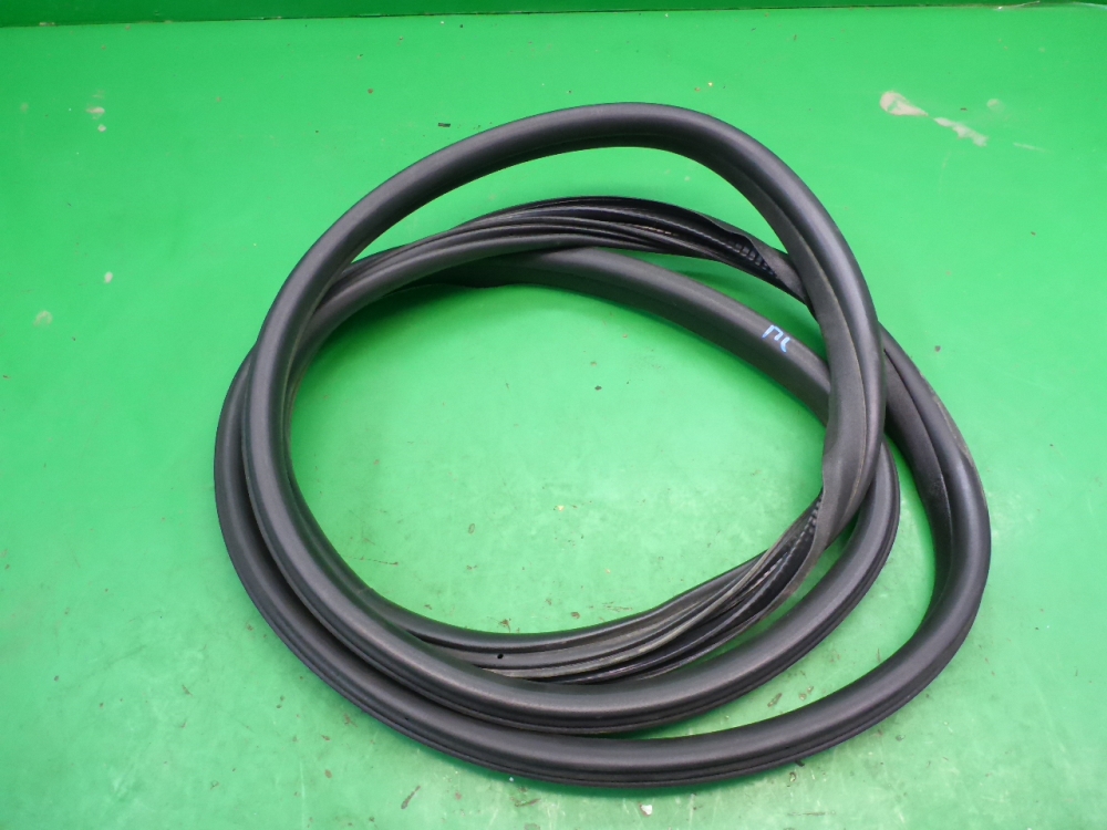 Уплотнитель двери