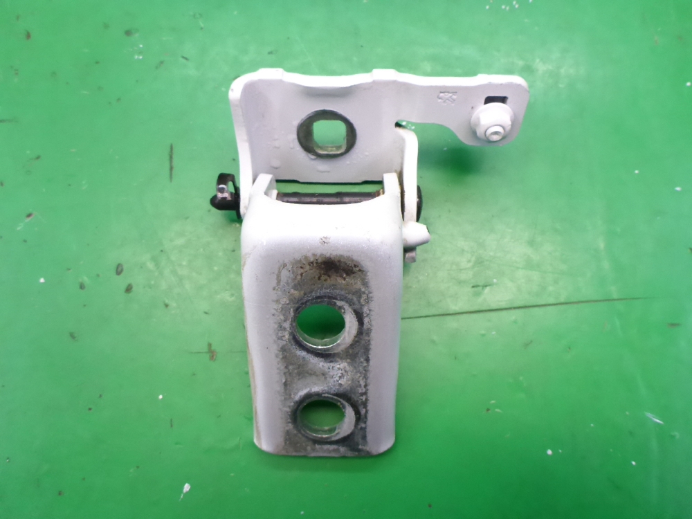 Петля двери передней правой верхняя