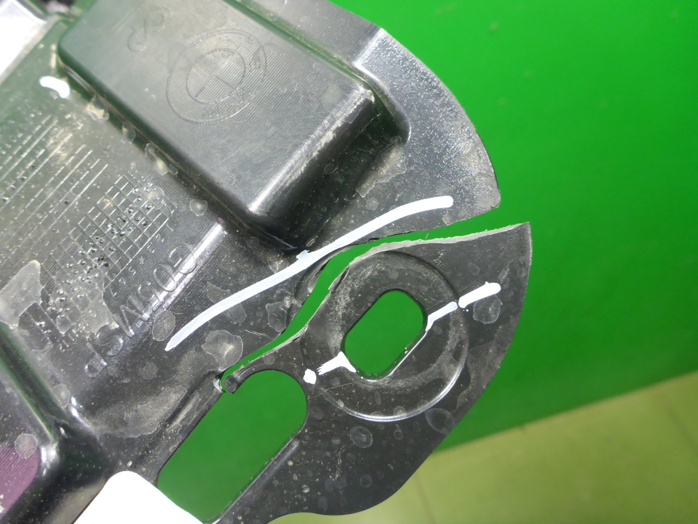 Кронштейн заднего бампера