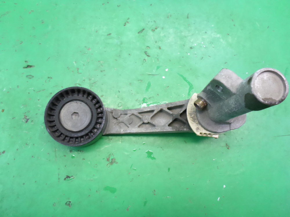 Ролик-натяжитель