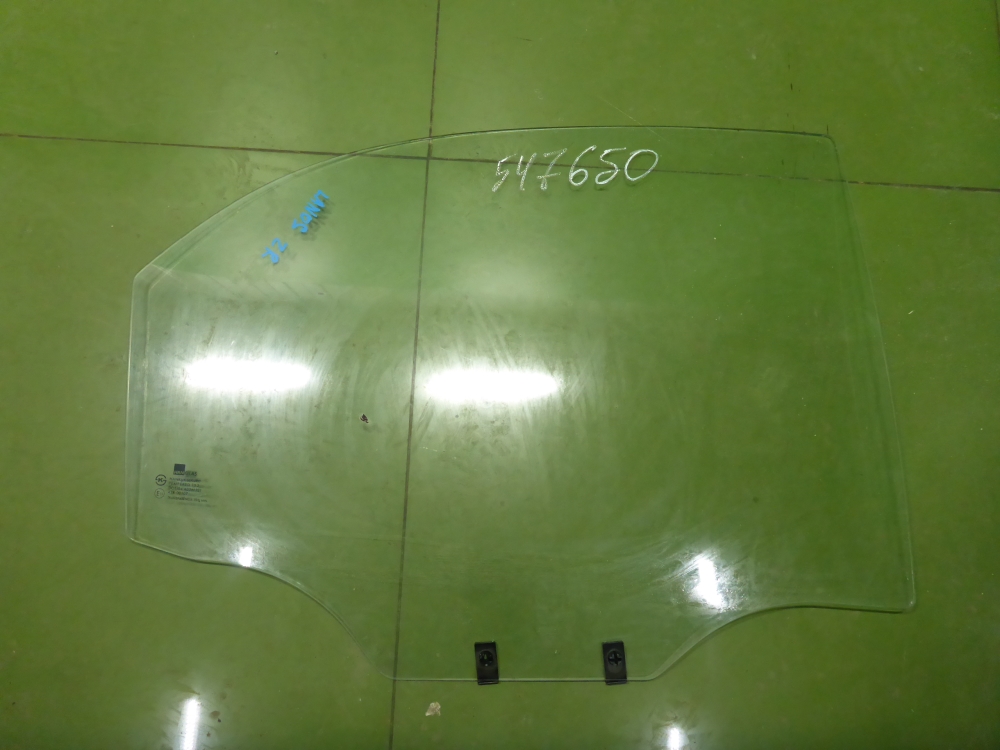 Стекло двери задней правой