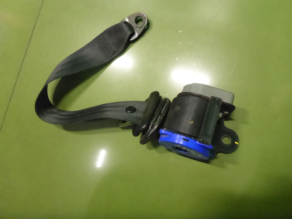 Ремень безопасности