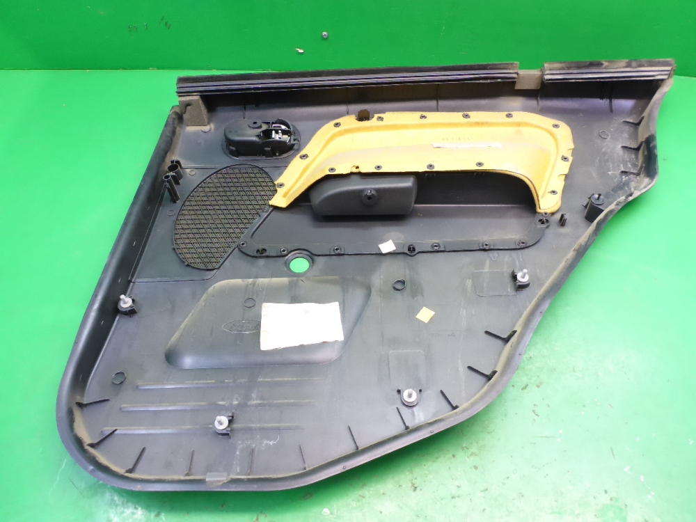 Обшивка двери задней левой