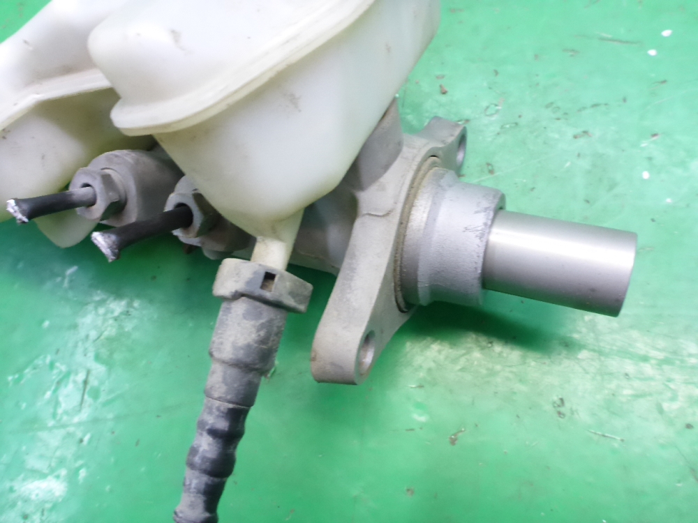 Цилиндр тормозной главный