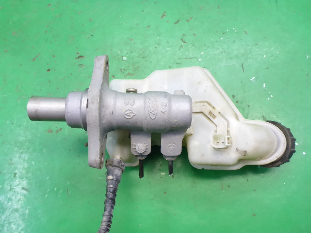 Цилиндр тормозной главный