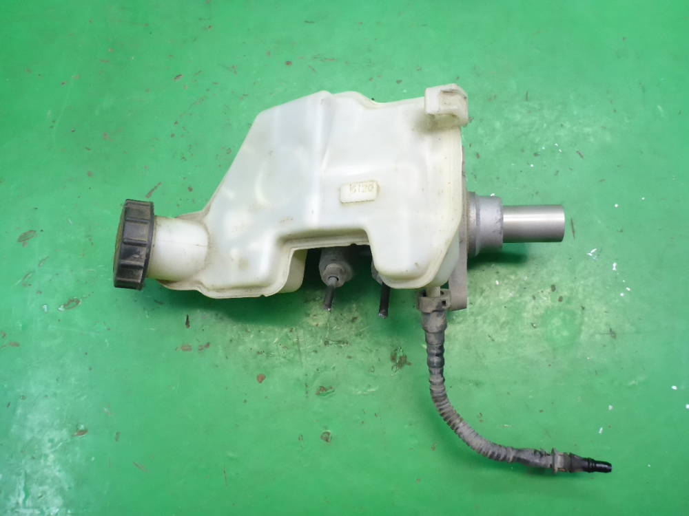 Цилиндр тормозной главный