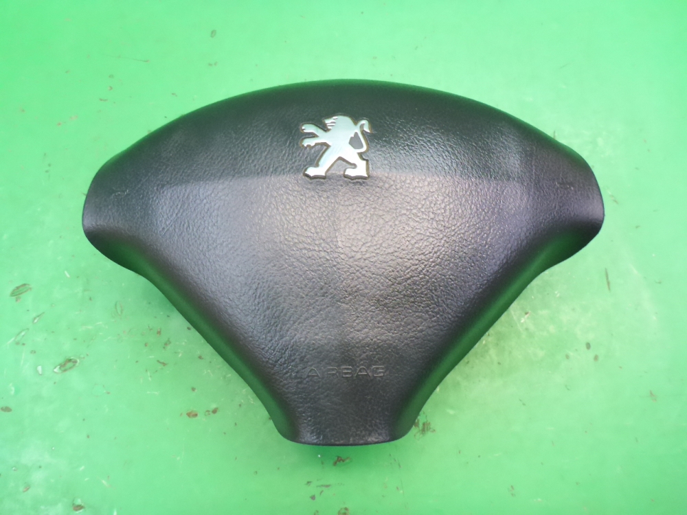 Подушка безопасности в рулевое колесо