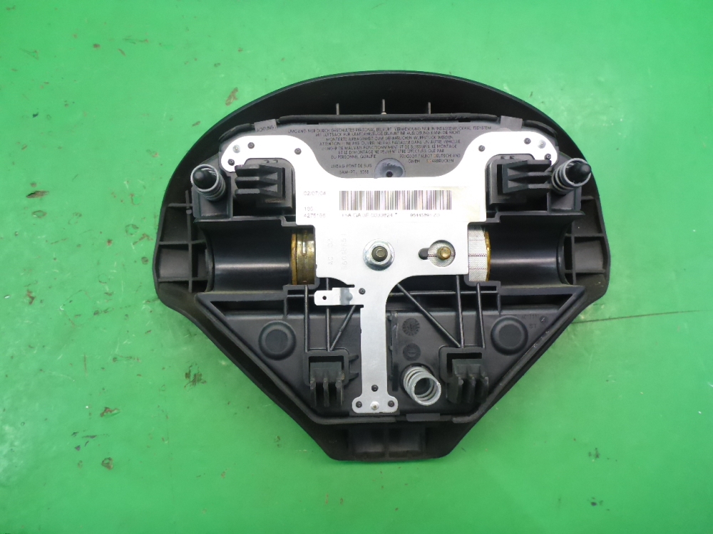 Подушка безопасности в рулевое колесо