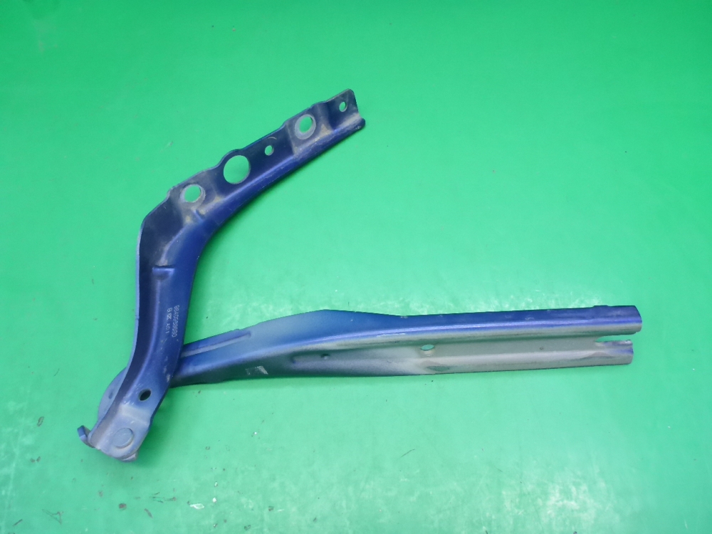 Петля капота левая