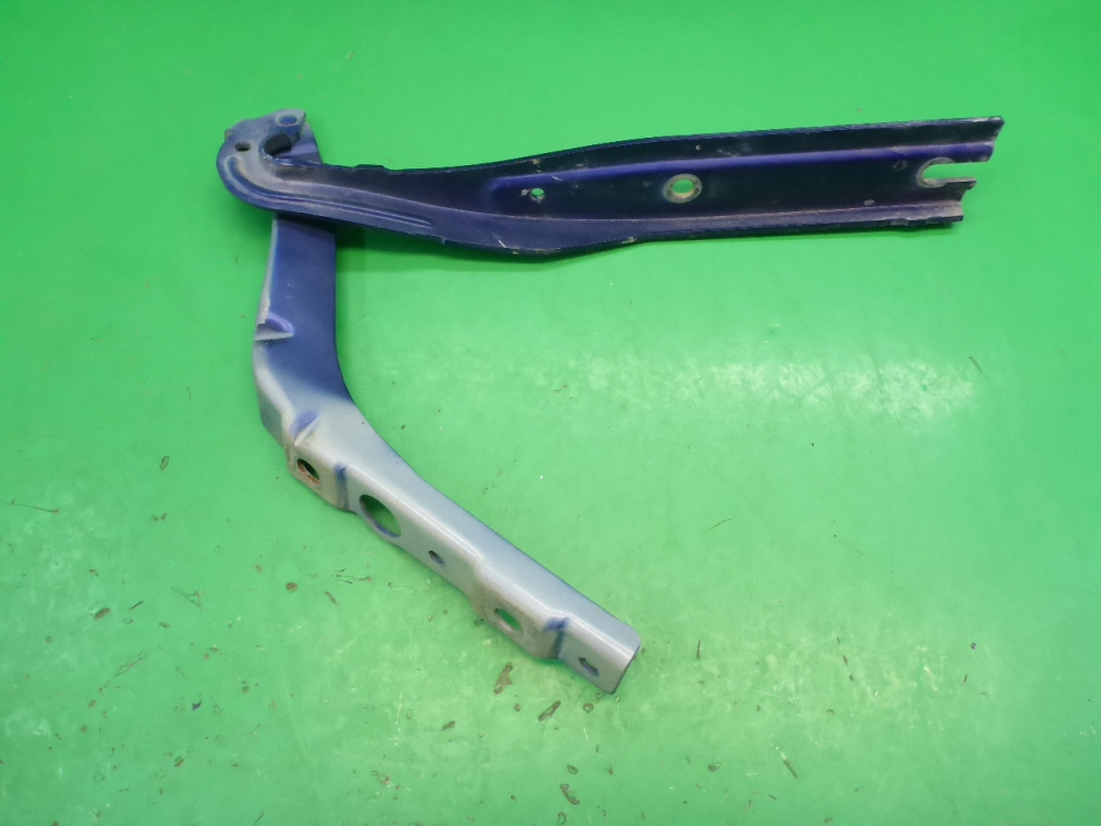 Петля капота левая