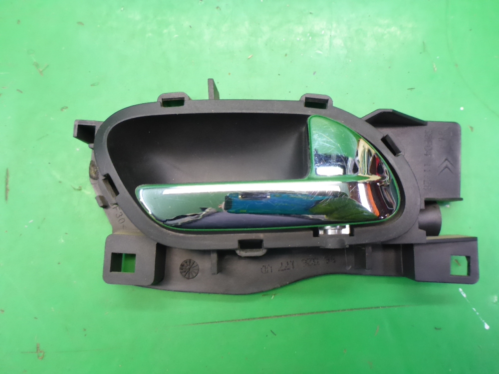 Ручка двери передней внутренняя правая