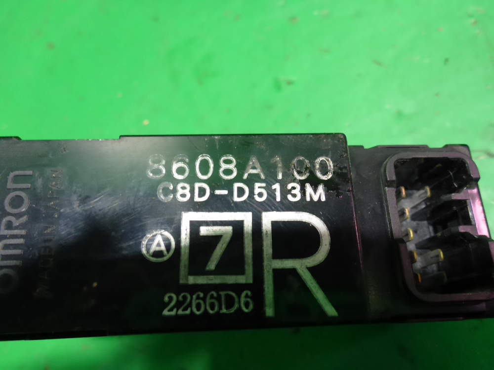 Кнопка стеклоподъемника