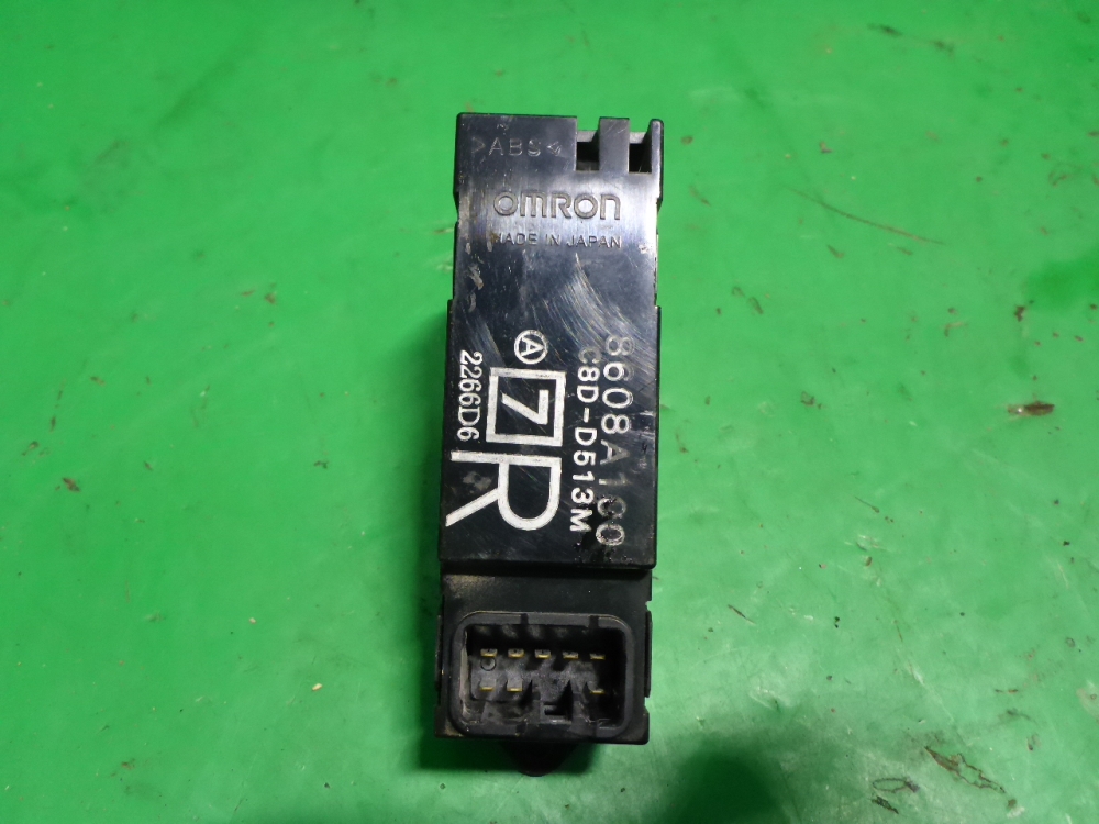 Кнопка стеклоподъемника