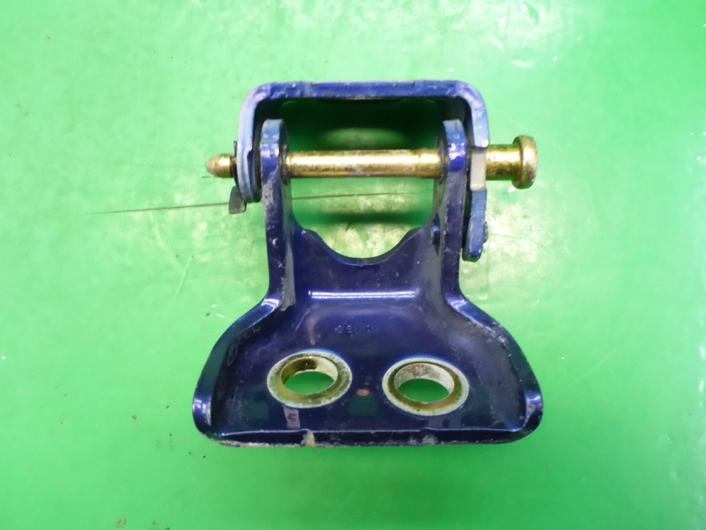 Петля двери задней левой верхняя